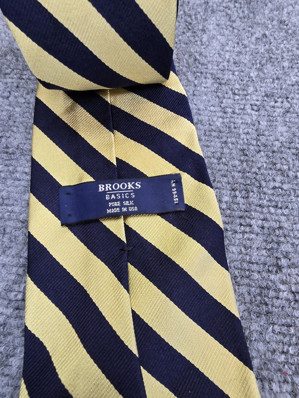 Brooks Basics Mens Silk Tie Navy Yellow Repp Stripe Made USA Preppy Necktie - Picture 3 of 4